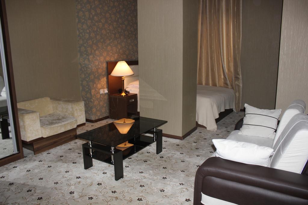 Hotel Empire Kutaisi Oda fotoğraf